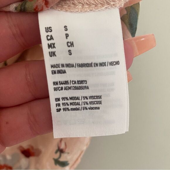 AMERICAN EAGLE Off The Shoulder Floral Crop Top - Picture 10 of 11